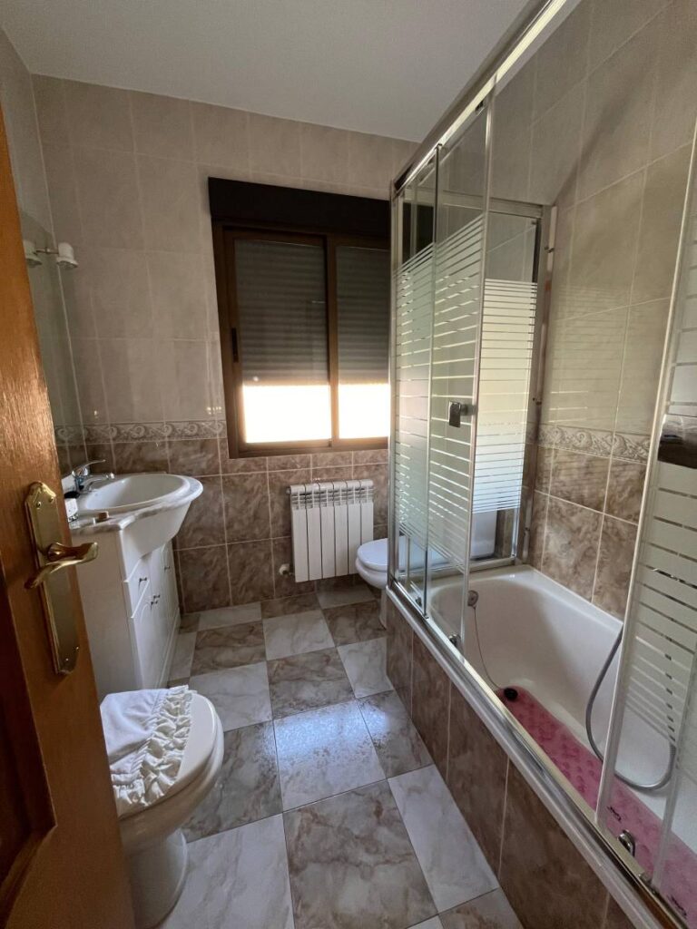 Baño en Alma 2, apartamento rural en Villamiel totalmente equipado