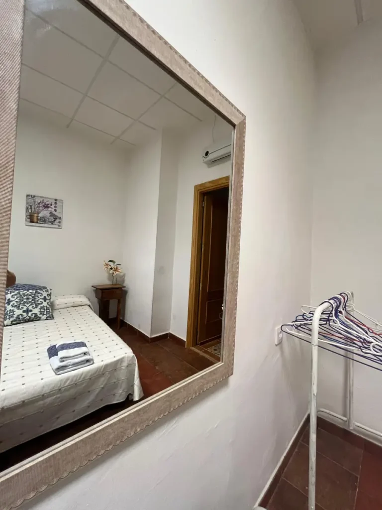 Cama de matrimonio en Noguera 4, apartamento rural en Villamiel totalmente equipado