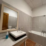 Baño en Noguera 4, apartamento rural en Villamiel totalmente equipado
