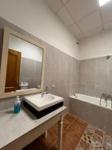 Baño en Noguera 4, apartamento rural en Villamiel totalmente equipado