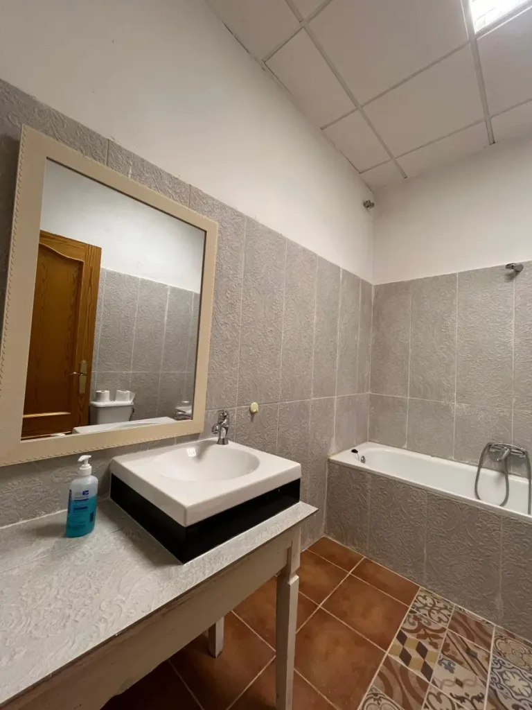 Baño en Noguera 4, apartamento rural en Villamiel totalmente equipado