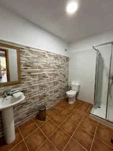 Baño de Noguera 6, apartamento rural en Villamiel totalmente equipado