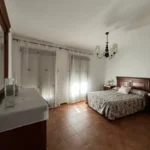 Dormitorio con cama de matrimonio de Alma 1, apartamento rural en Villamiel totalmente equipado