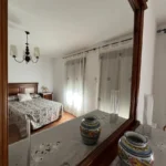 Dormitorio con cama de matrimonio de Alma 1, apartamento rural en Villamiel totalmente equipado